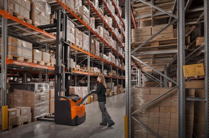 Компактные и маневренные штабелеры