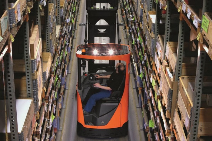 Узкопроходный штабелер без подъема кабины