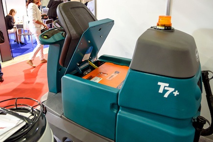 Батареи Advanced Energy малой тяги